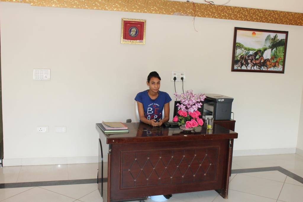 hotel crown plaza malviya nagar