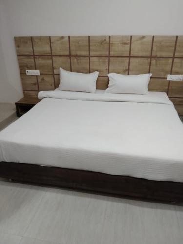 hotel crown plaza malviya nagar