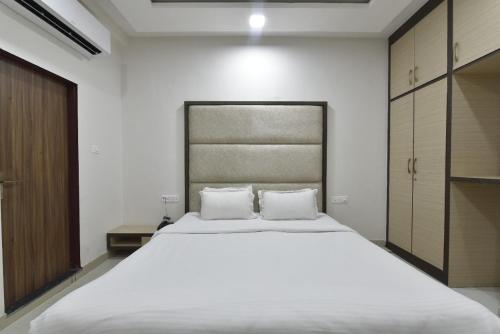 hotel crown plaza malviya nagar