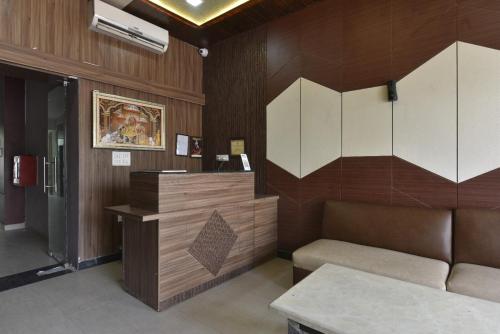 Hotel Crown Plaza, Malviya Nagar,Jhalana Doongri>>Jaipur,3 star