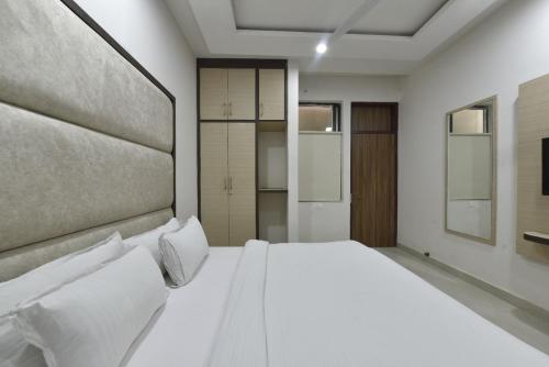 hotel crown plaza malviya nagar