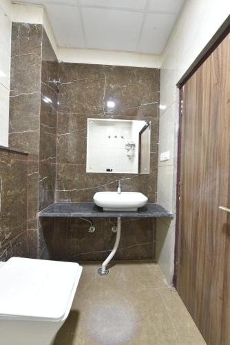 hotel crown plaza malviya nagar