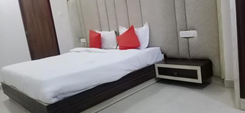 hotel crown plaza malviya nagar