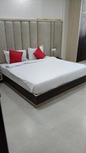 hotel crown plaza malviya nagar