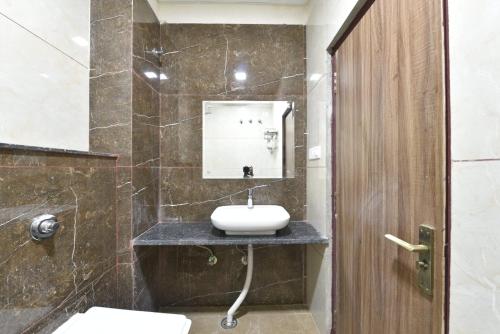 hotel crown plaza malviya nagar