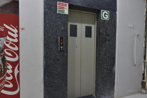 hotel crown plaza malviya nagar