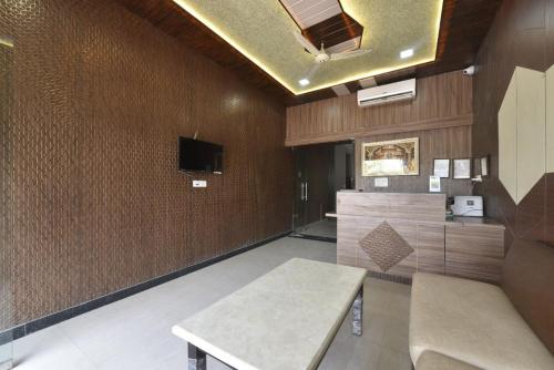 hotel crown plaza malviya nagar