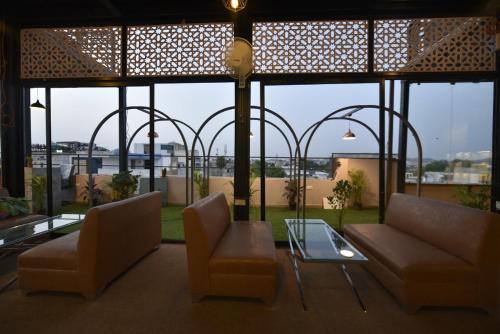 hotel crown plaza malviya nagar