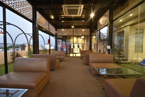 hotel crown plaza malviya nagar