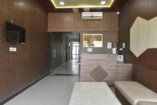 hotel crown plaza malviya nagar