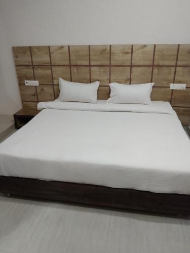 hotel crown plaza malviya nagar