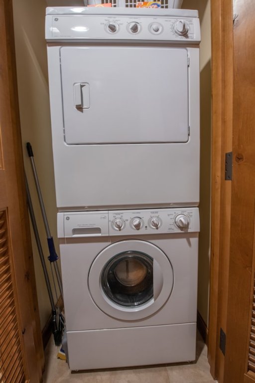 updated 1 bedroom in mountaineer square condo