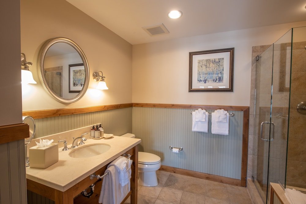 updated 1 bedroom in mountaineer square condo