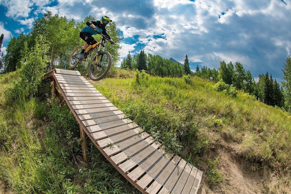 updated 1 bedroom in mountaineer square condo