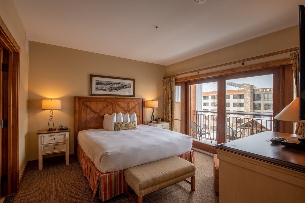 updated 1 bedroom in mountaineer square condo