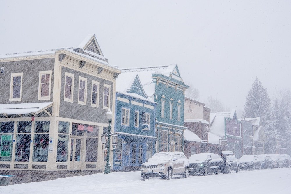 updated 1 bedroom in mountaineer square condo