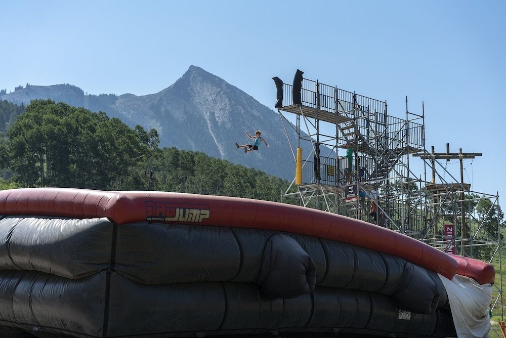 updated 1 bedroom in mountaineer square condo