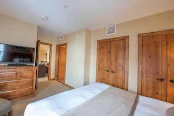 Comfortable 1 Bedroom Slopeside Condo - No Cleaning Fee!,,4 star
