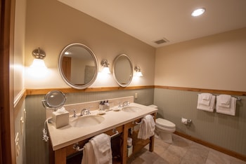 slopeside studio unit with kitchenette condo