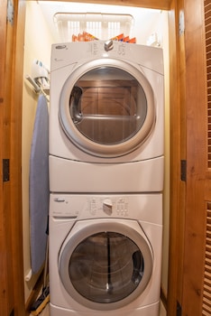 slopeside studio unit with kitchenette condo