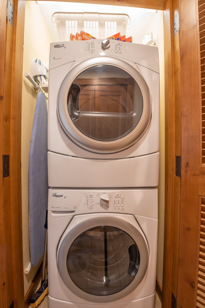 slopeside studio unit with kitchenette condo