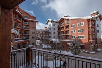 slopeside studio unit with kitchenette condo