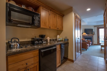 slopeside studio unit with kitchenette condo