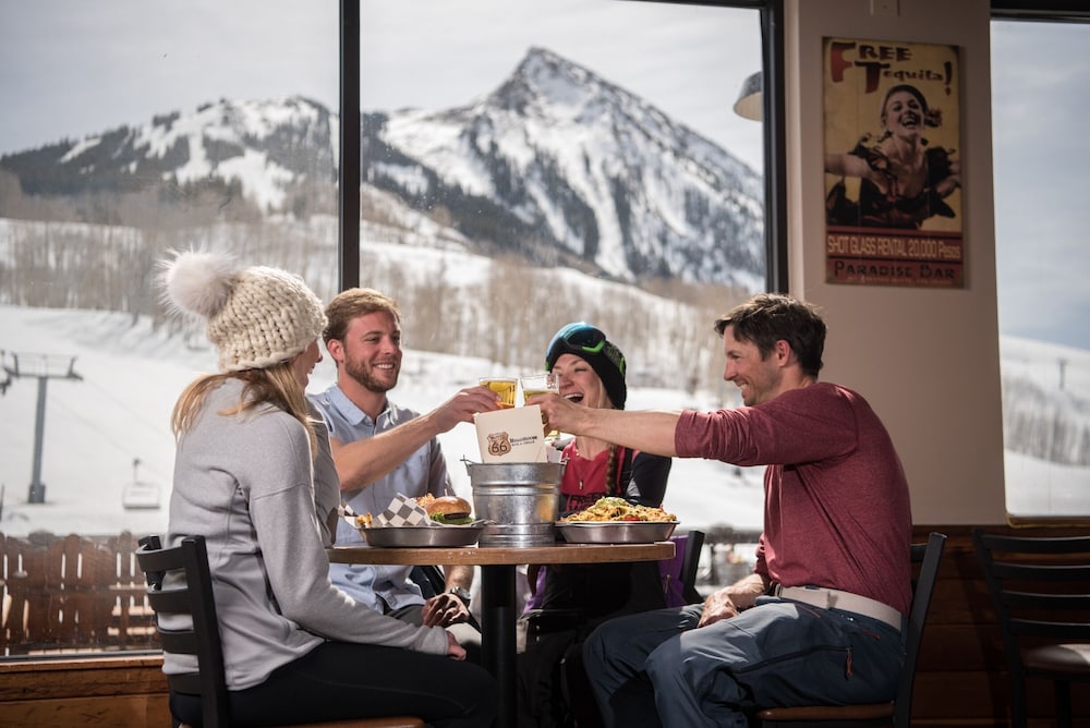 slopeside studio unit with kitchenette condo