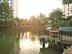 apartment green lake view ciputat by celebrity room