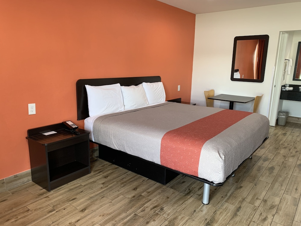 inn and suites of englewood