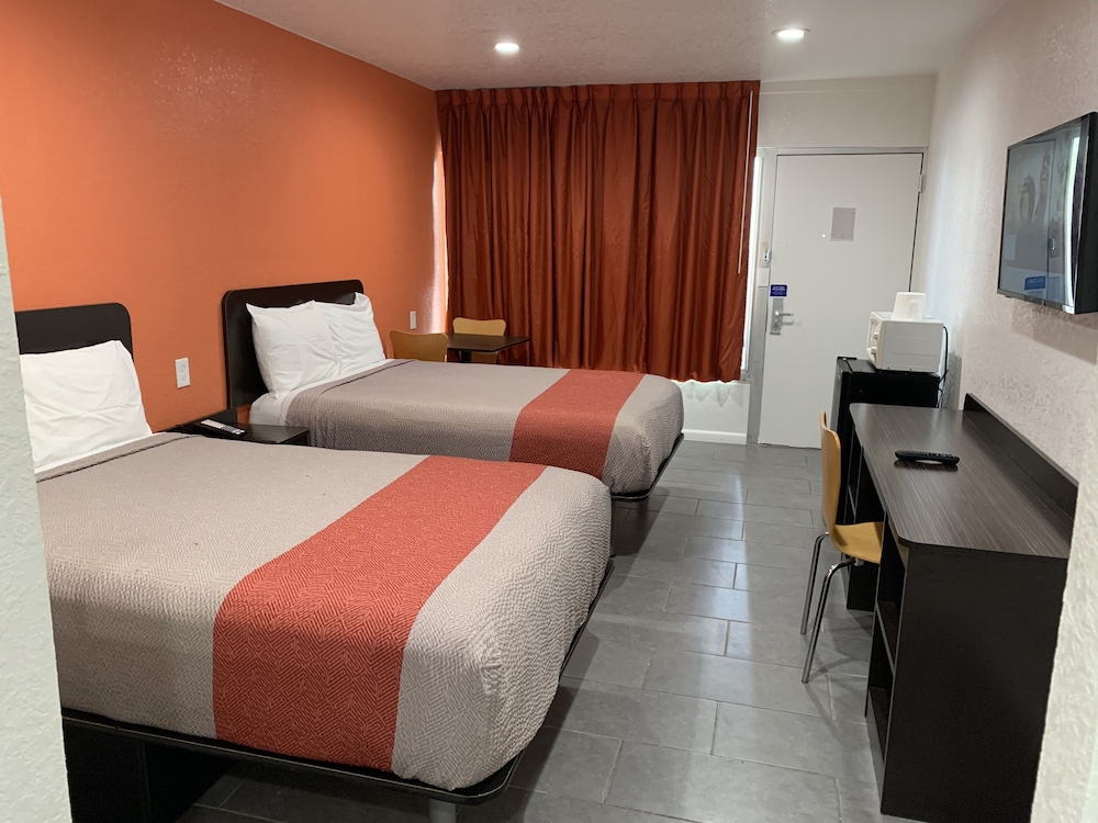 inn and suites of englewood