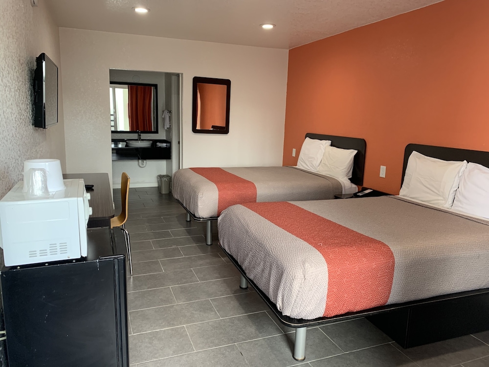 inn and suites of englewood