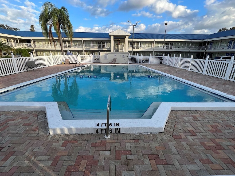 inn and suites of englewood