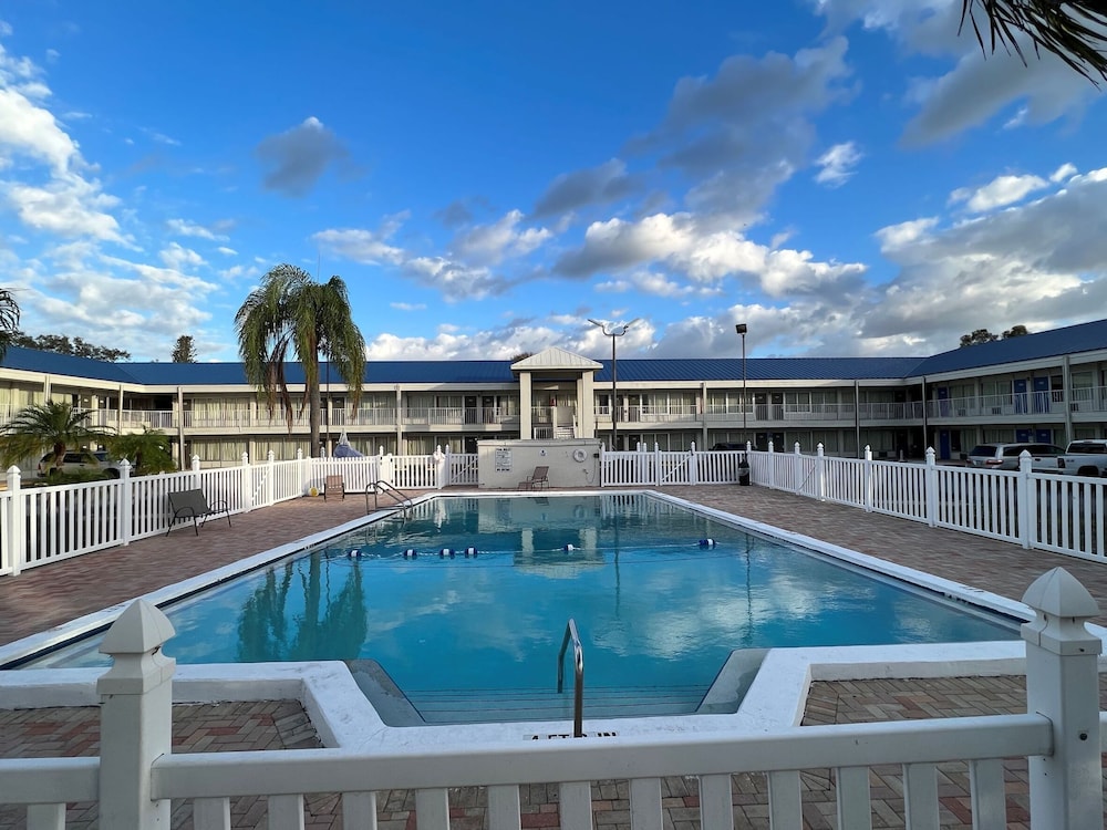 inn and suites of englewood