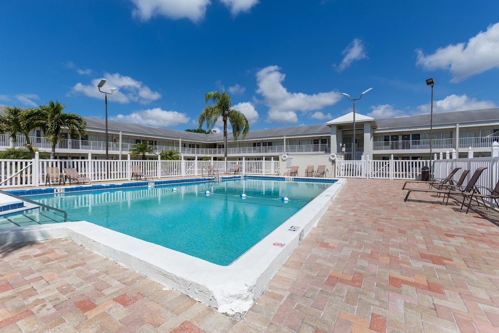 inn and suites of englewood