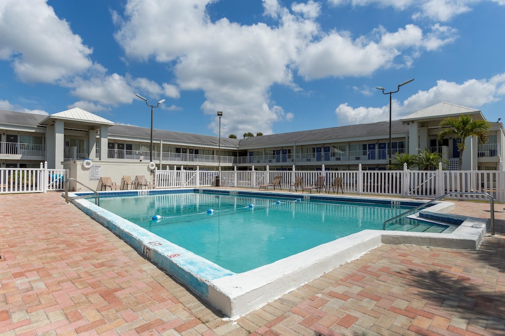 inn and suites of englewood