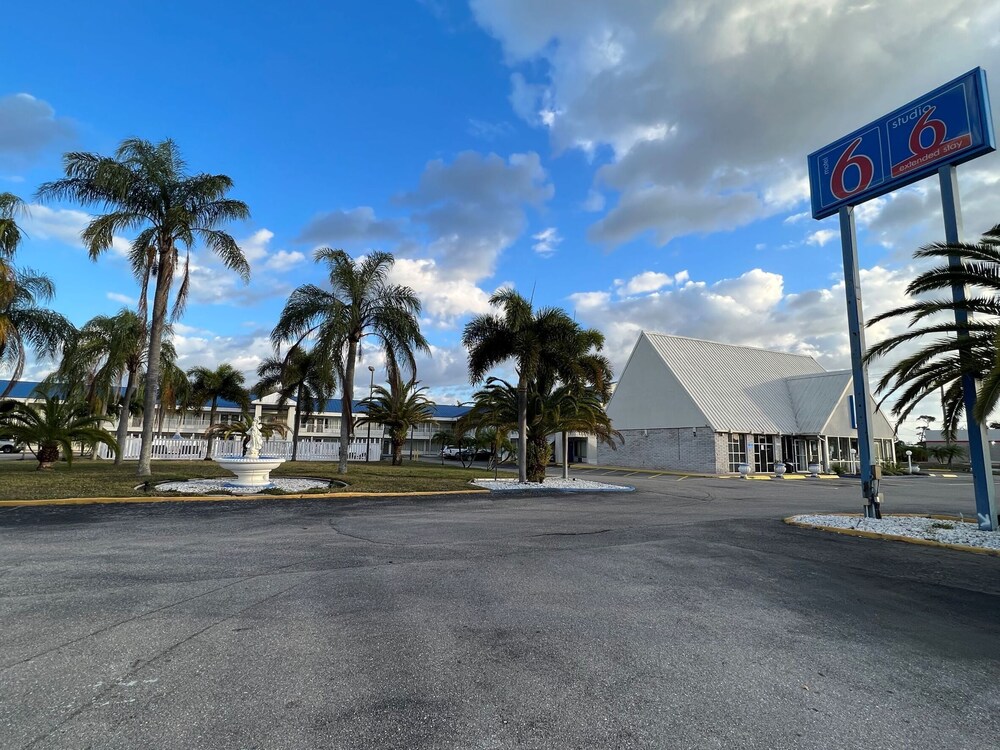 inn and suites of englewood