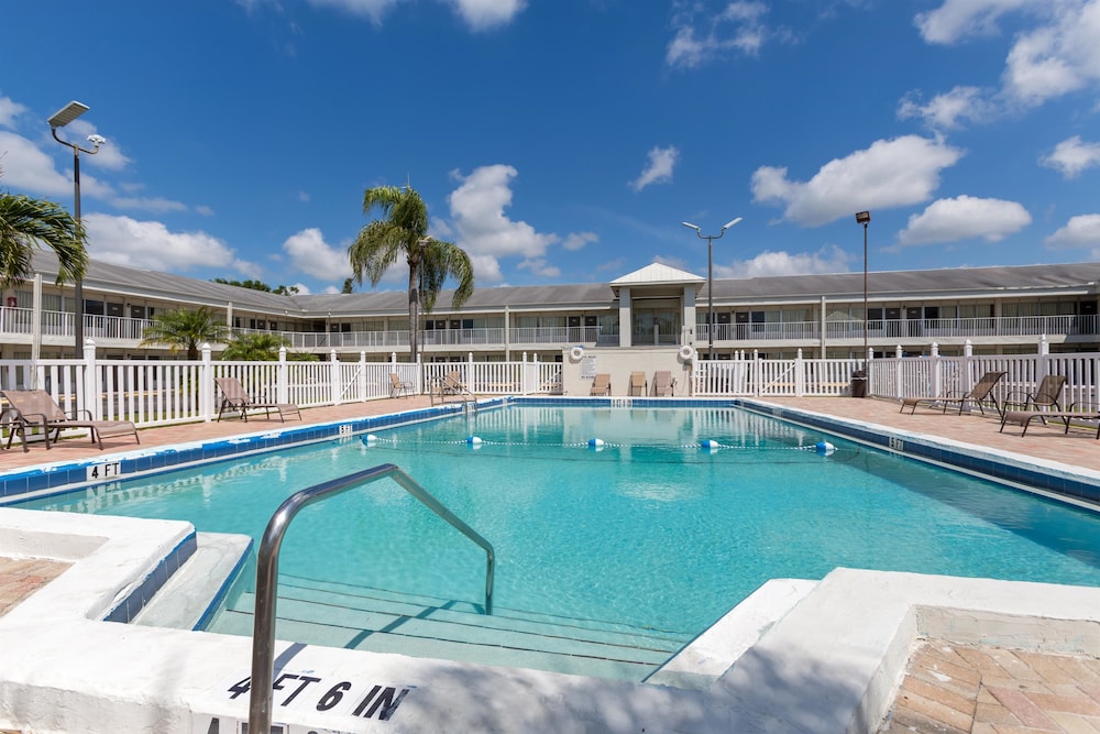 inn and suites of englewood