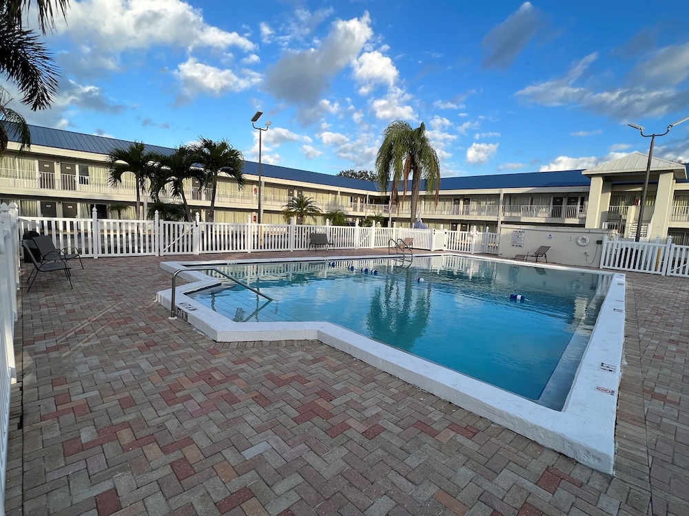 inn and suites of englewood