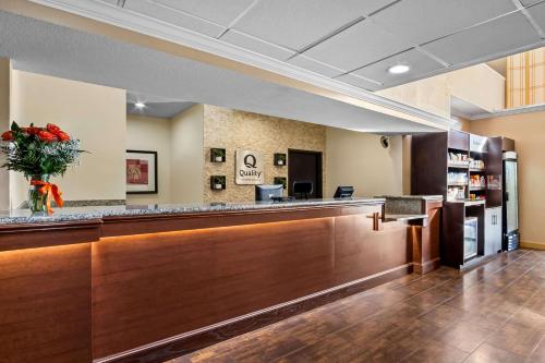 quality suites irving las colinas