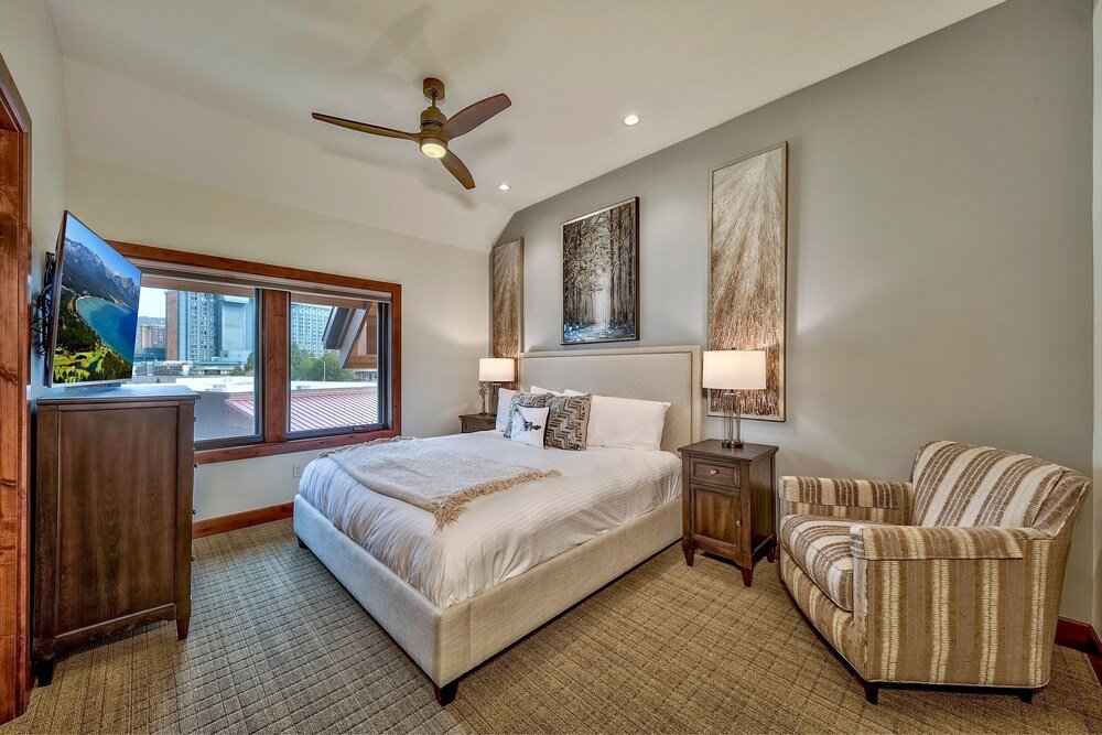Luxury Three Bedroom  Steps From Heavenly Village Condo By Redawning,United States Of America>>South Lake Tahoe,4 star