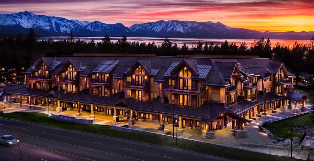 luxury three bedroom steps from heavenly village condo by redawning