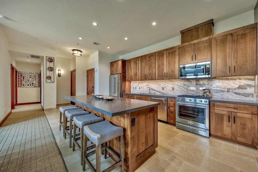 Luxury Three Bedroom  Steps From Heavenly Village Condo By Redawning,United States Of America>>South Lake Tahoe,4 star