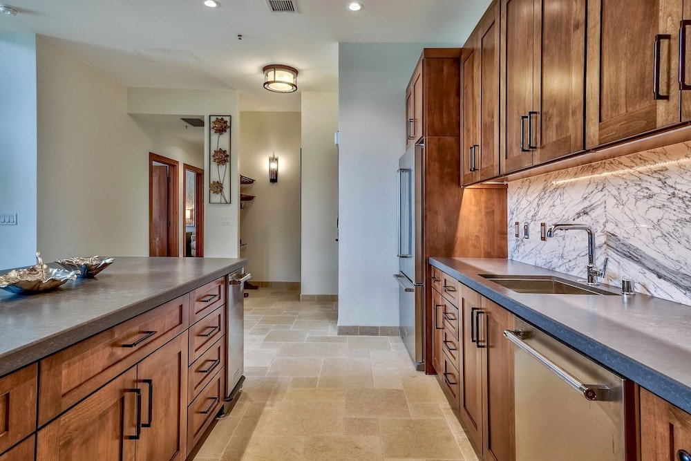 Luxury Three Bedroom  Steps From Heavenly Village Condo By Redawning,United States Of America>>South Lake Tahoe,4 star