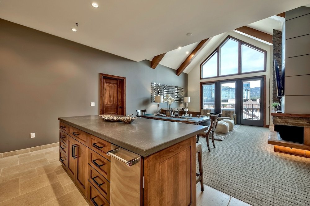 luxury three bedroom steps from heavenly village condo by redawning