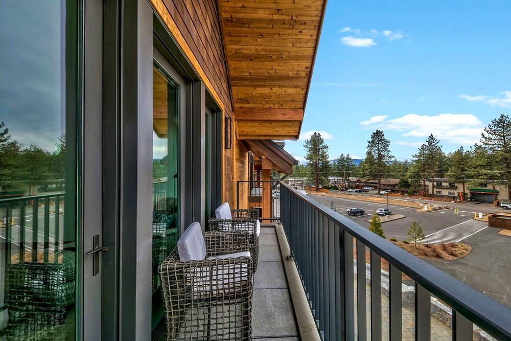 luxury three bedroom steps from heavenly village condo by redawning