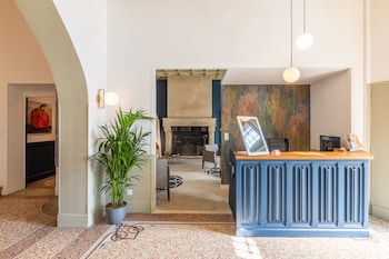 Chateau Des Fines Roches,Bedarrides>>Avignon,4 star