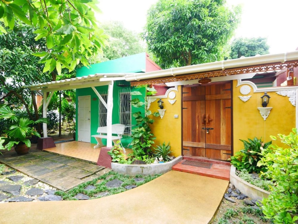 forest bungalows and mamas restaurant