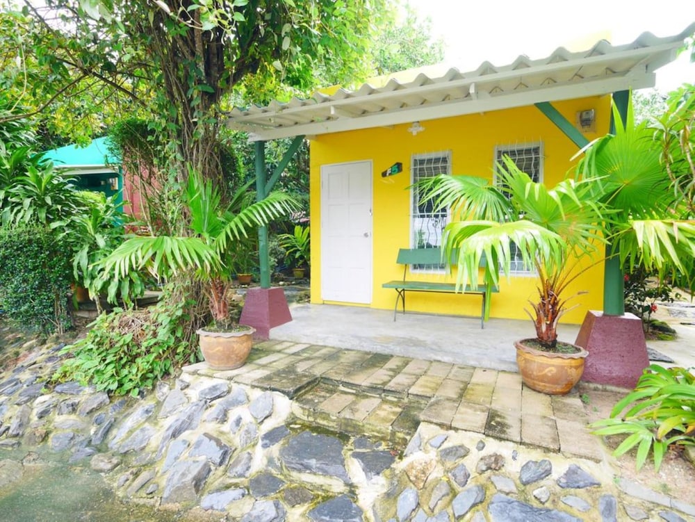 forest bungalows and mamas restaurant