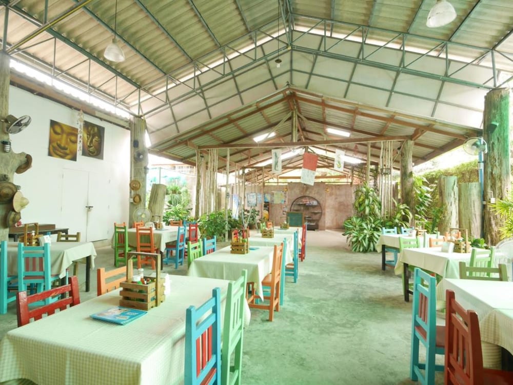forest bungalows and mamas restaurant